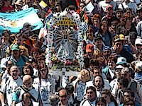 En Argentina se redujo el número de católicos practicantes