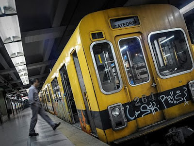 En la ciudad de Buenos Aires, menos pasajeros en subte y más en colectivo