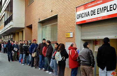 Por primera vez en democracia, el desempleo en España supera el 25 por ciento