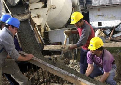 La mayoría de los argentinos cree que las mejoras opciones laborales están en el país