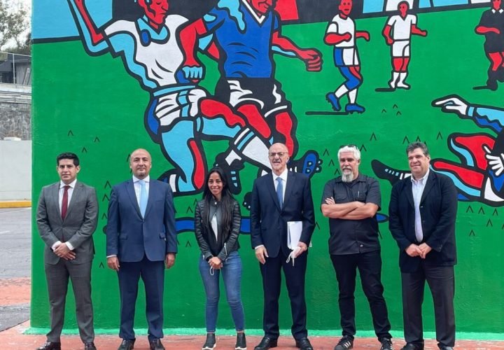 Homenajearon a Diego Maradona en el Estadio Azteca