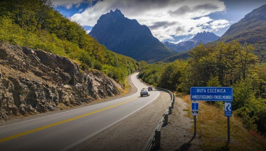 Vialidad Nacional y el Ministerio de Turismo y Deportes comenzaron a instalar cartelería alusiva al programa La Ruta Natural