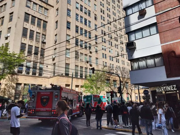 Evacuaron a casi 5000 personas de la Facultad de Odontología de la UBA