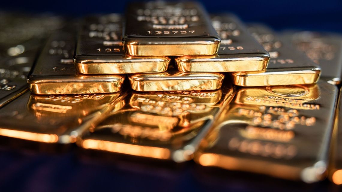 Por qué la onza de oro está en su valor más alto de la historia