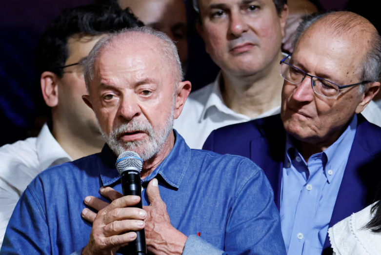 Por qué el triunfo de Lula elevó el riesgo país argentino y presionó las cotizaciones del dólar este domingo